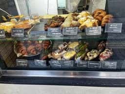 One Hundred Bakery 立川南口店