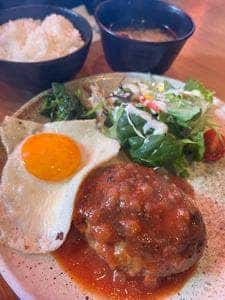 手作りハンバーグ卵