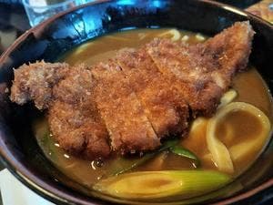 由す美
