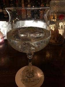 TOM'S BAR