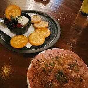 厳選肉と炭火Dining 肉ドシ