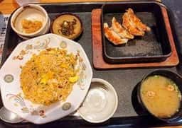 鉄なべ生餃子と博多もつ鍋 博多くろがね 本店