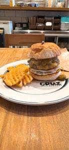CRUZ BURGERS & CRAFT BEERS
