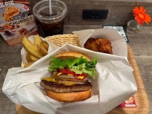 フレッシュネスバーガー 池袋東口店