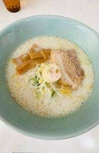 やさしい、とんこつ麺 かまくら