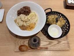 コナ ミズ シオ