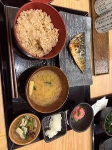 炭火焼干物定食 しんぱち食堂 祐天寺店