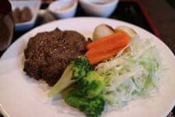 やきにく屋にくまる