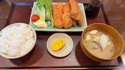 よってけまるとみ