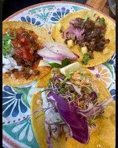 Molé TAQUERIA Y BAR