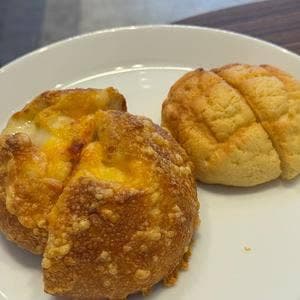 パンとエスプレッソと樹の下で