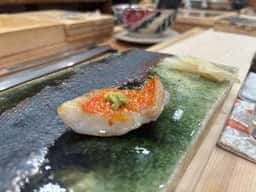 築地すしOmakase 近くの2階
