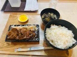 肉食堂 はなしん