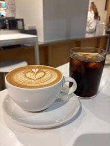 BLUE BOTTLE COFFEE 新宿カフェ