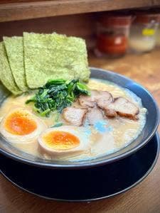 家系ラーメン 鶯家