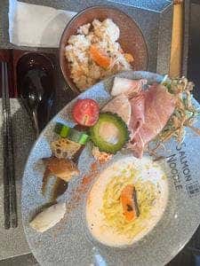 サーモンnoodle三軒茶屋