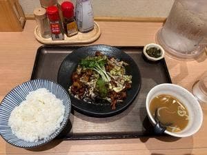 和風回鍋肉専門店だしや。
