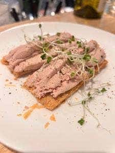 salut ワインバー&カフェ