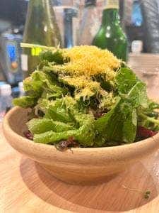 salut ワインバー&カフェ