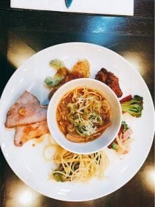 ザ・リバーサイド カフェ&ダイニング ダブルツリーbyヒルトン那覇