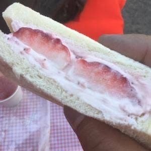 いちごゼリーといちごクリームサンド