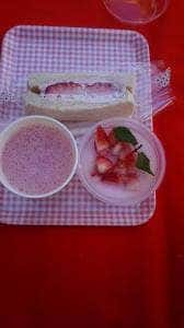 いちごゼリーといちごクリームサンド