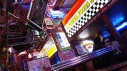 ジービーズカフェホットロッドダイナー 慶応大学日吉駅前店